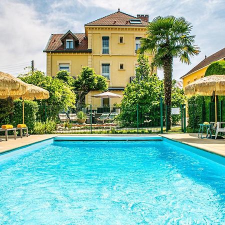 Hotel Des Dauphins Bourgoin-Jallieu Exteriör bild