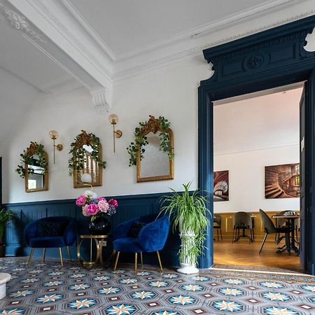 Hotel Des Dauphins Bourgoin-Jallieu Exteriör bild