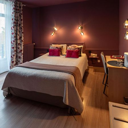Hotel Des Dauphins Bourgoin-Jallieu Exteriör bild