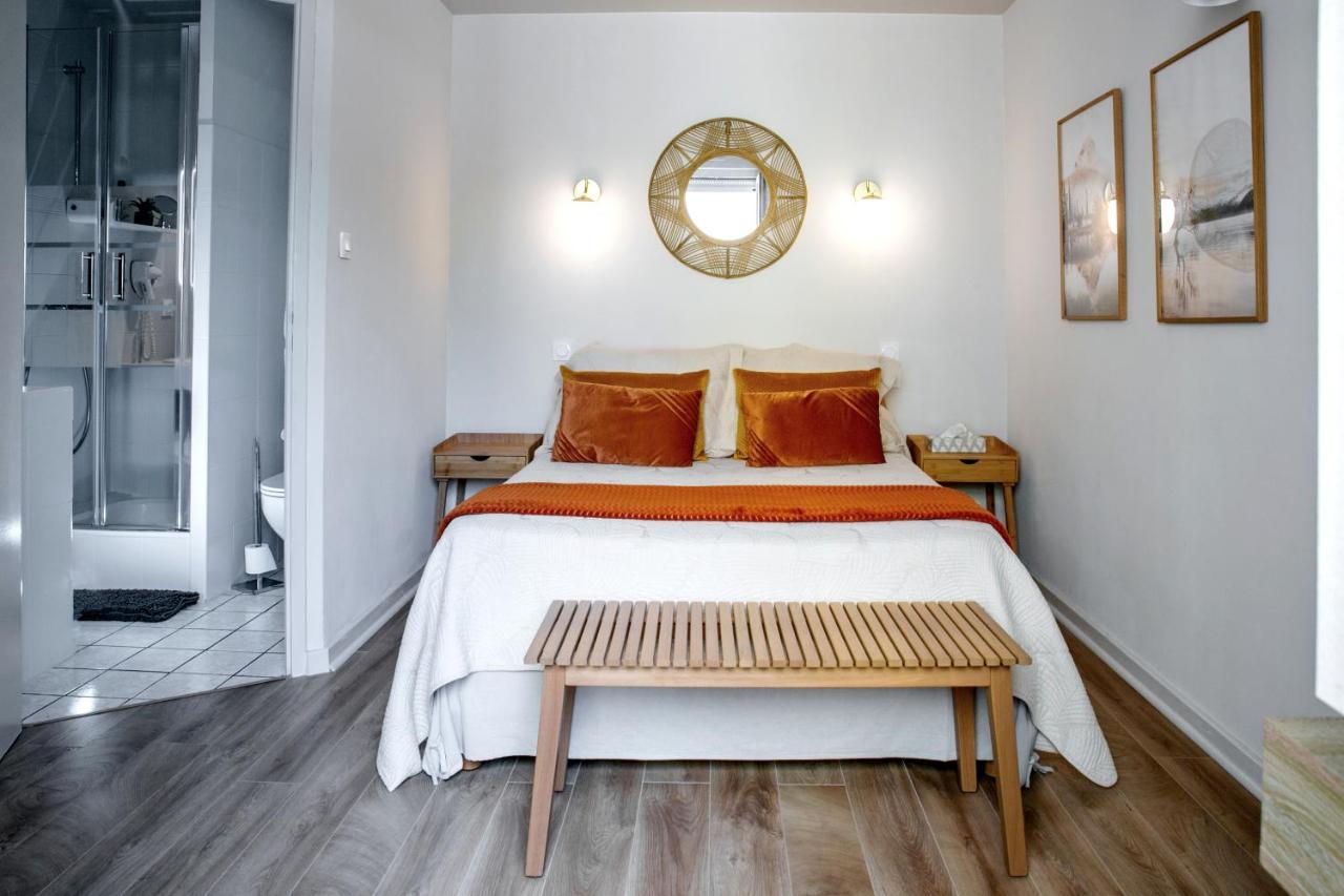 Hotel Des Dauphins Bourgoin-Jallieu Exteriör bild