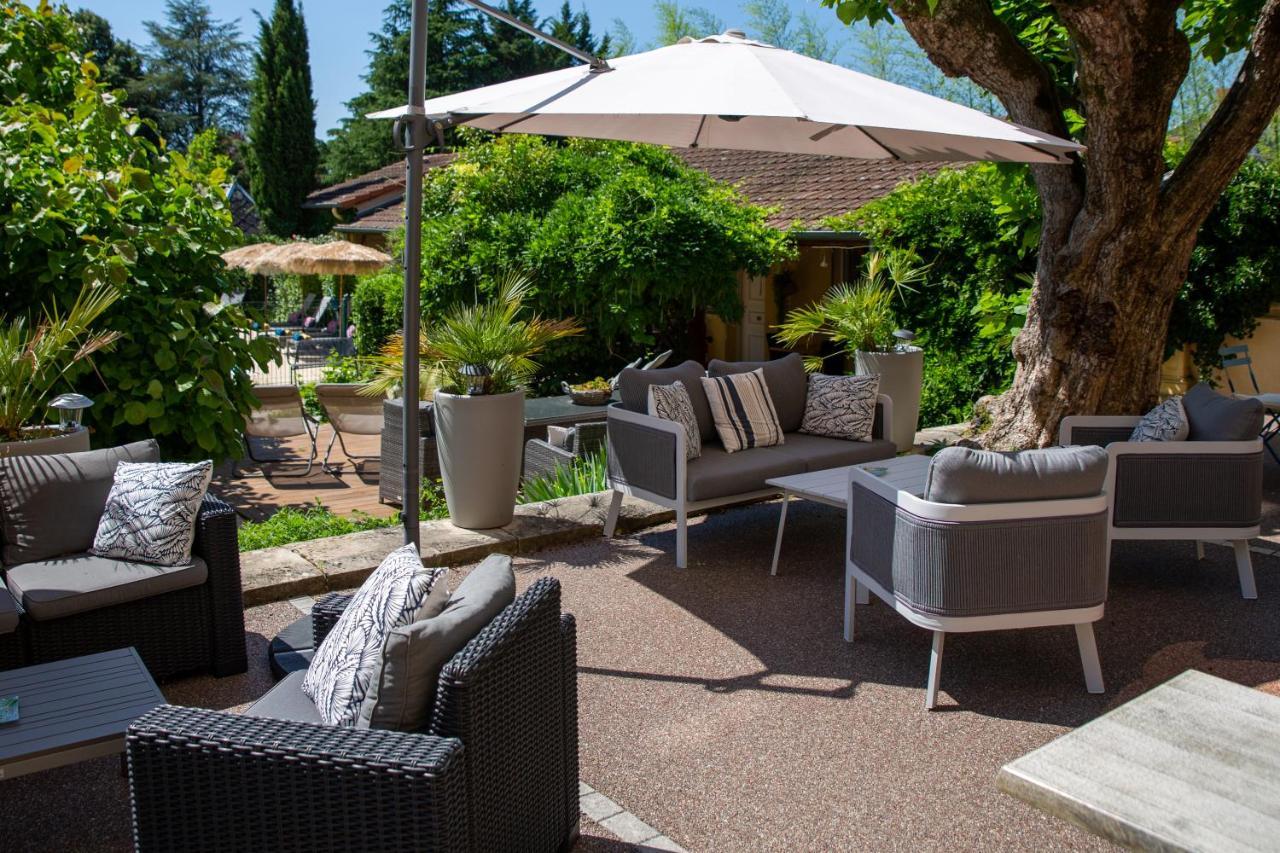 Hotel Des Dauphins Bourgoin-Jallieu Exteriör bild