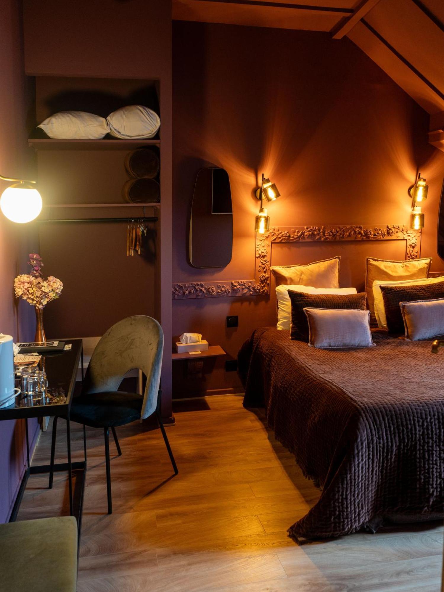 Hotel Des Dauphins Bourgoin-Jallieu Exteriör bild